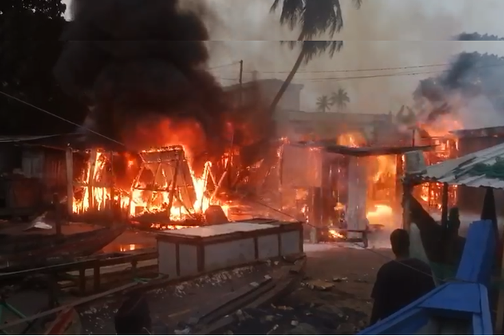 Fire destroys fishing canoes at Sekondi Landing Beach