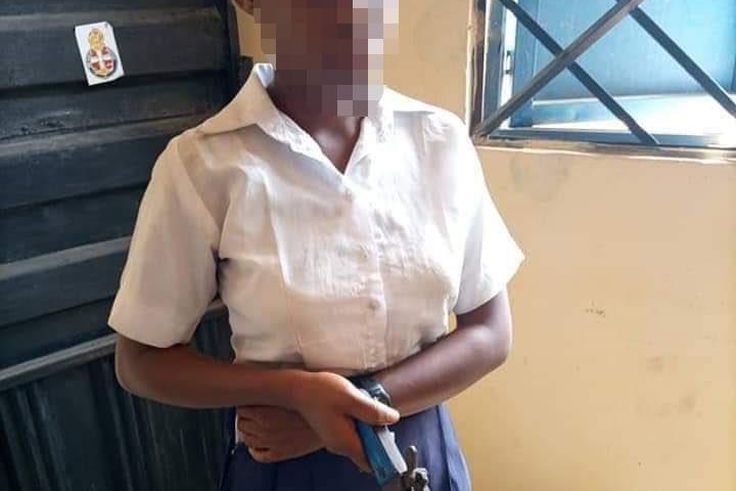Girl shows up in school with a gun in Cross River (Twitter: @BrianJDennis)