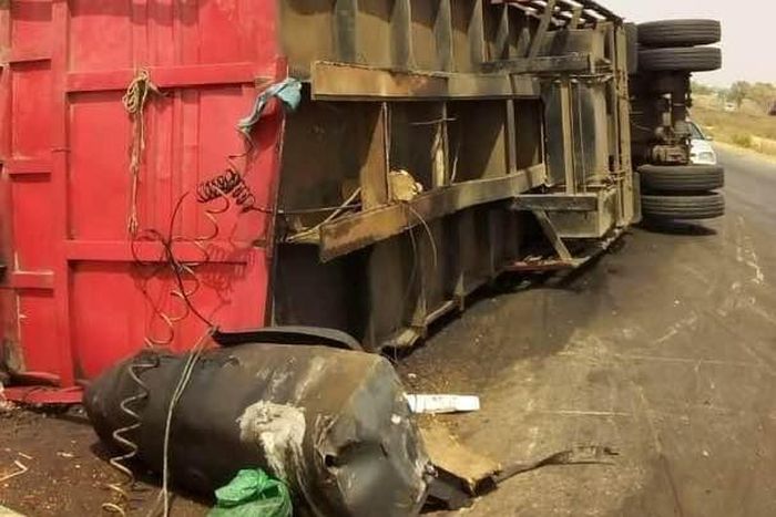 15 perish within 72 hours on Kaduna-Abuja road amid persistent crashes. [Twitter/@zubbyTV_]