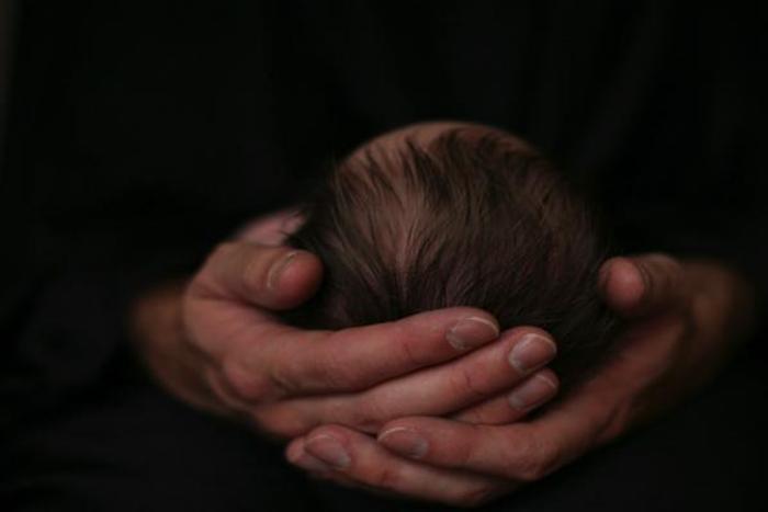 Gynecologist denies belief that most babies are born at night. [University of Manchester]