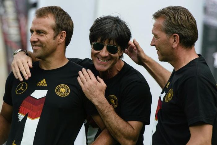Bayern Munich boss Hansi Flick (L) was assistant coach to Joachim Loew (C) when Germany won the 2014 World Cup in Brazil