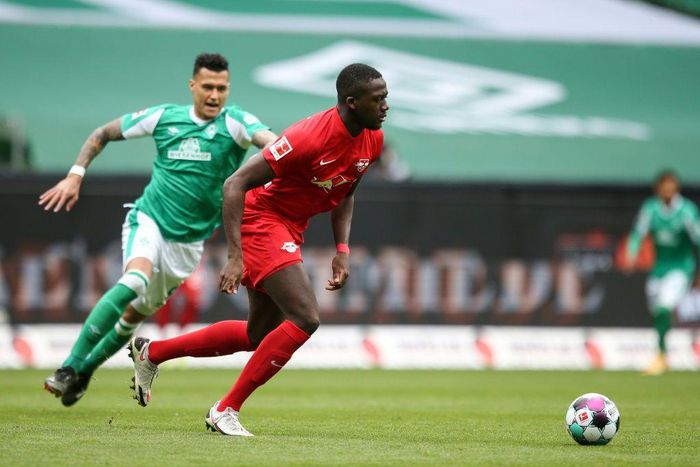 Liverpool have signed Leipzig defender Ibrahima Konate (R)
