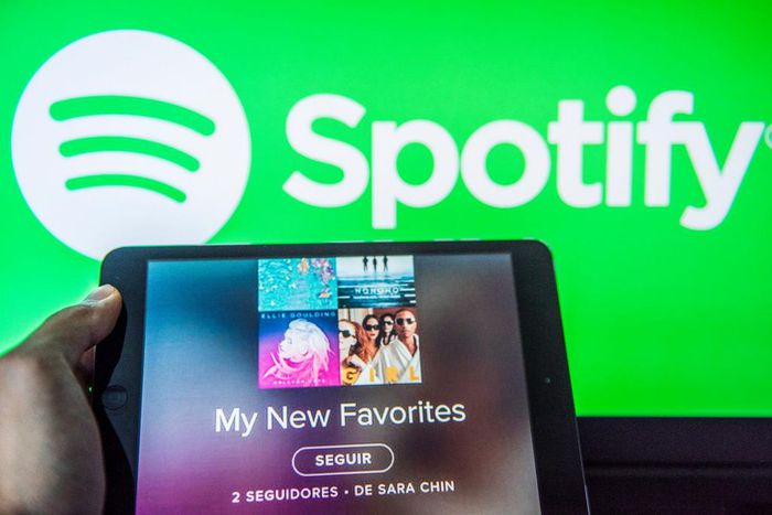 You can rearrange the top four songs in your playlist on the Android Spotify app to change the cover art.