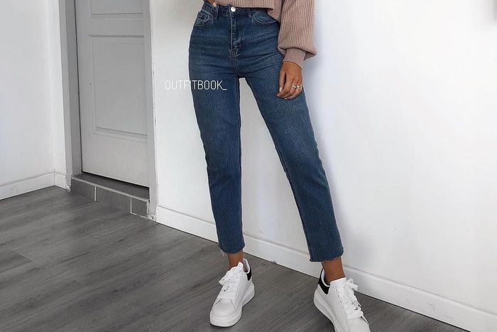 A turtle neck or sweater adds class to your outfit {pinterest}