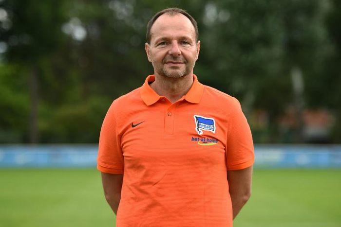 Hertha Berlin has parted company with goalkeeping coach Zsolt Petry