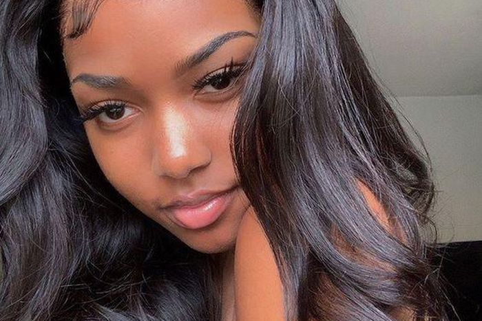 A frontal wig {pinterest]