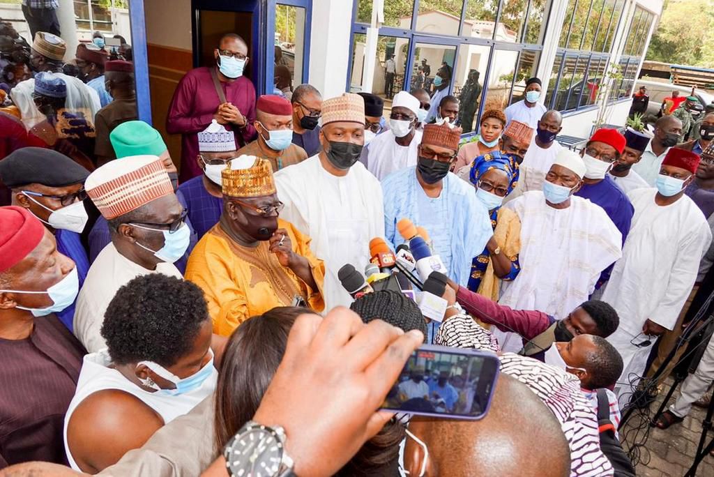 Saraki in reconciliation talks with ex-governors, PDP officials (Pulse)