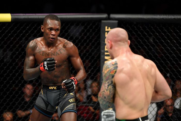Israel Adesanya (Twitter/UFC)