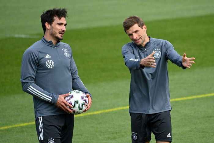 Veterans Mats Hummels (L) and Thomas Mueller (R) have both been recalled to the Germany squad