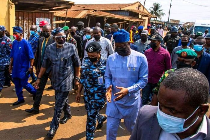 Governor Seyi Makinde of Oyo State and his Ondo State counterpart, Mr Oluwarotimi Akeredolu visit Shasa Market in Ibadan. [Twitter/]