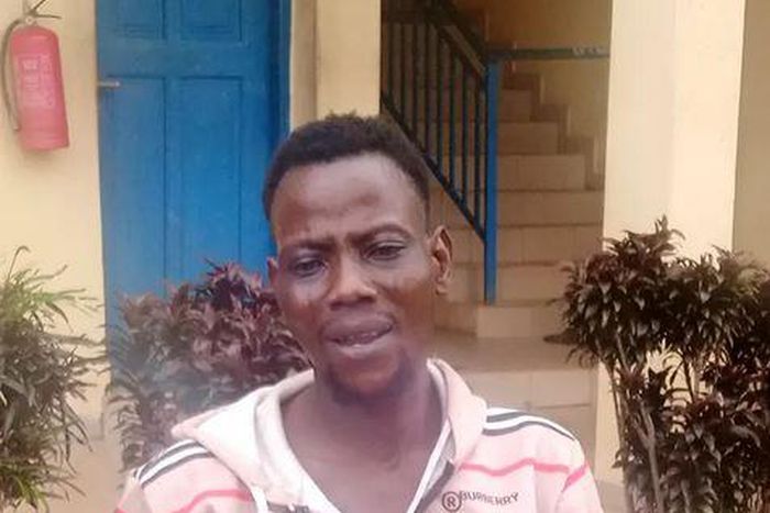 Osun Police arrest Kabiru Oyedun with dismembered female body parts. (Morenaija)