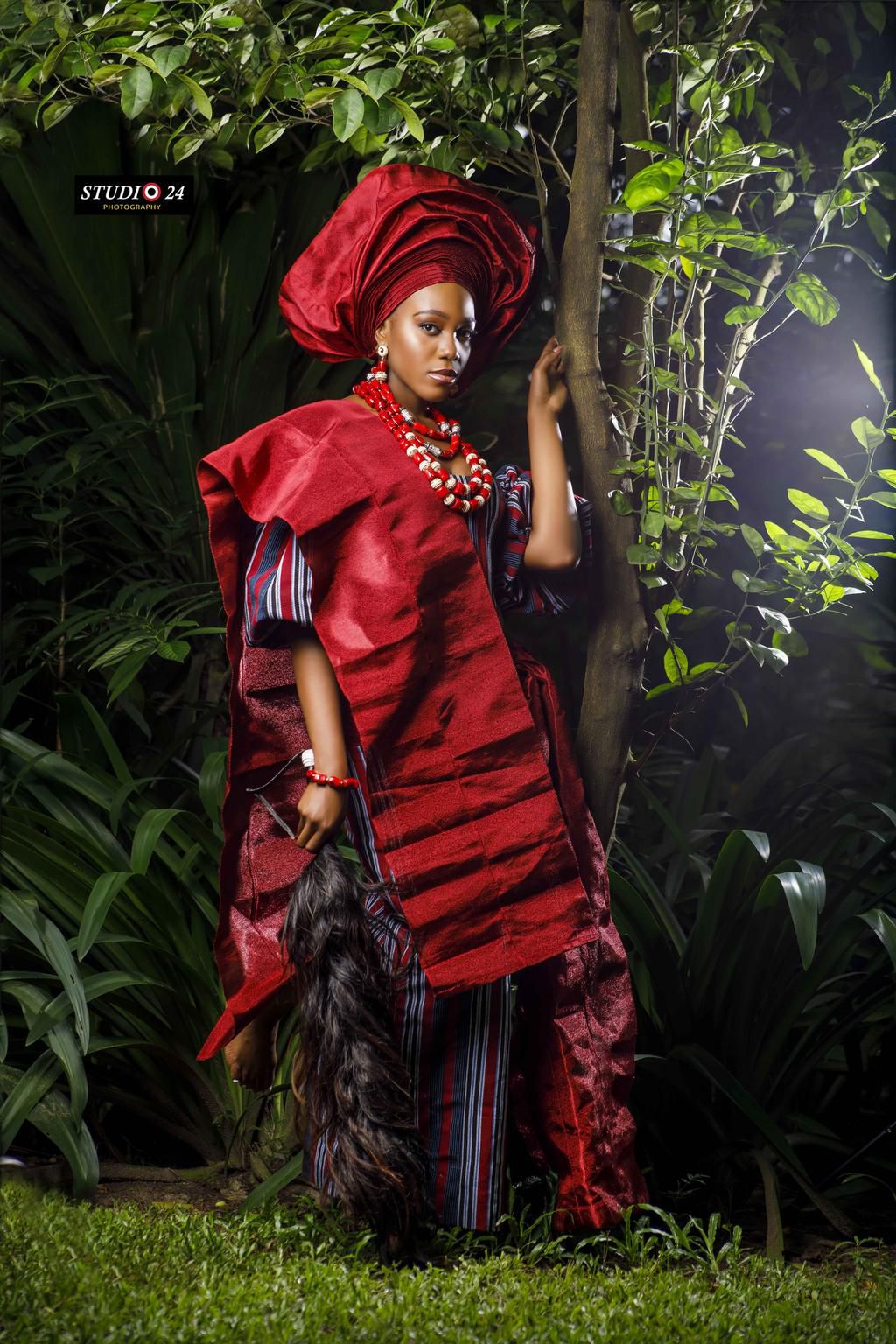 Miss Ekiti looking beautiful in Aso-Oke