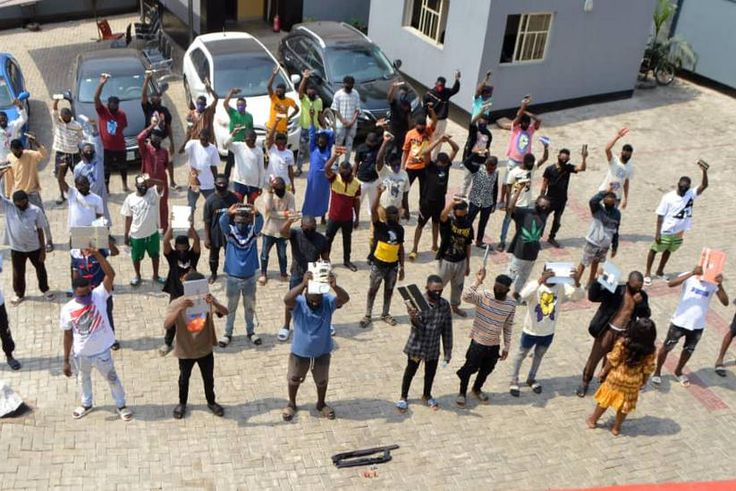 EFCC arrests 57 suspected internet fraudsters, recovers rifles in Ogun. [Twitter/@officialEFCC]