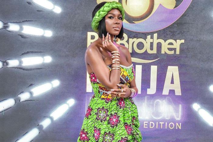 Braided headbands are certainly in fashion [instagram/veeiye]