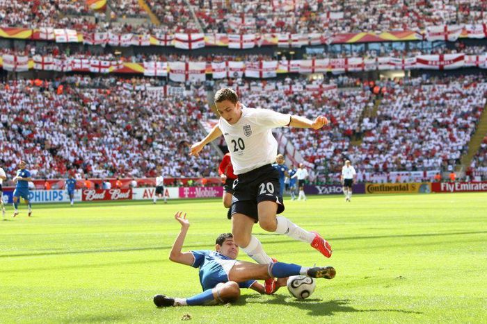 Stewart Downing dribbling past Paraguayan defender Denis Caniza at the 2006 World Cup in Germany