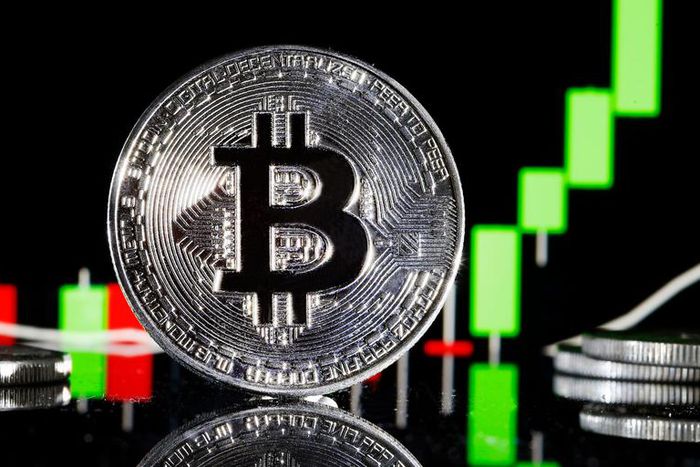 A visual representation of the digital Cryptocurrency, Bitcoin is on display in front of the Bitcoin course's graph