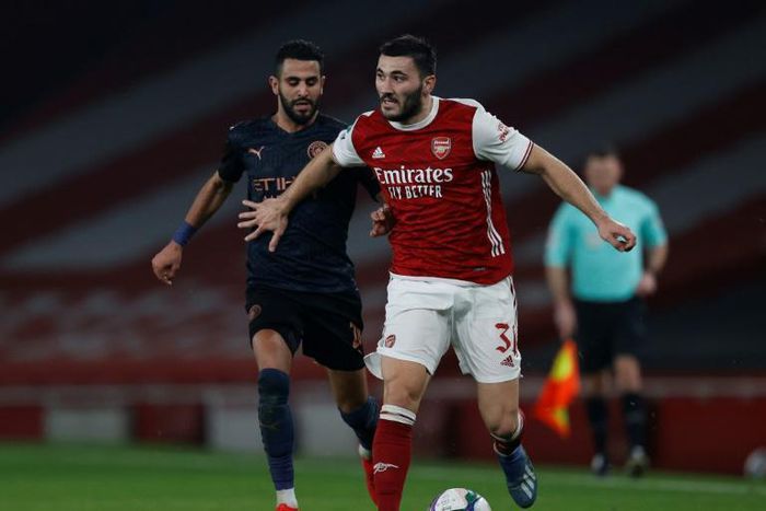 Arsenal loanee Sead Kolasinac (R) has returned to Gelsenkirchen to help former club Schalke fight relegation