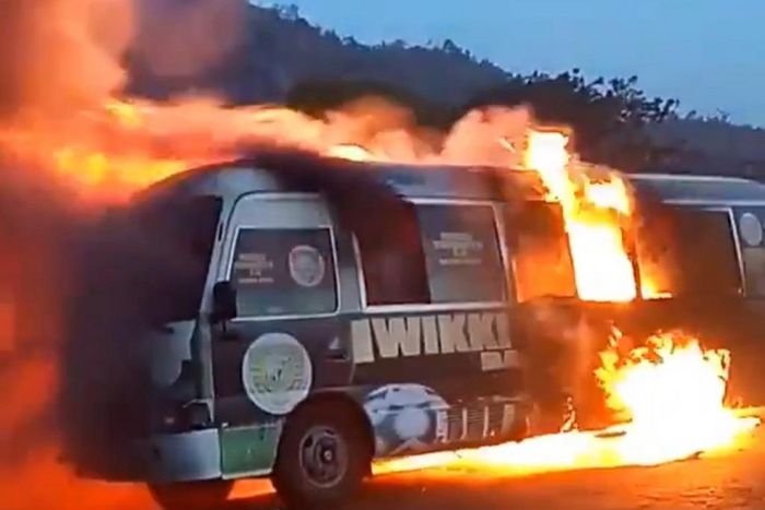 Wikki Tourists team bus goes up in flame (Twitter)