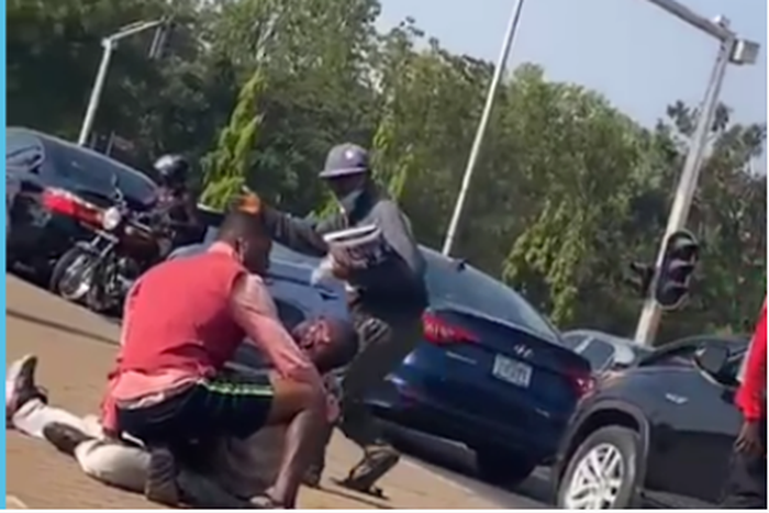 A newspaper vendor in Abuja, Ifeanyi Okereke was shot dead by a police officer attached to the Speaker of the House of Representatives, Femi Gbajabiamila.  (Punch)