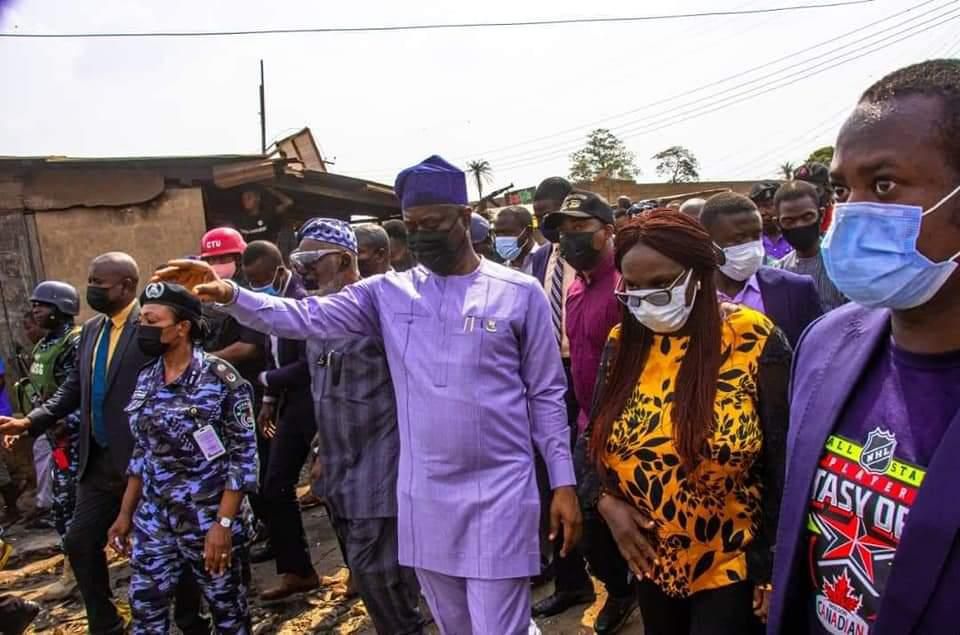Governor Seyi Makinde of Oyo State and his Ondo State counterpart, Mr Oluwarotimi Akeredolu visit Shasa Market in Ibadan. [Twitter/]