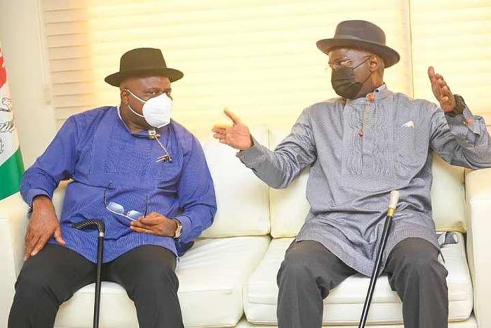 Minister of Works and Housing, Mr Babatunde Fashola, has commended Bayelsa Governor, Douye Diri