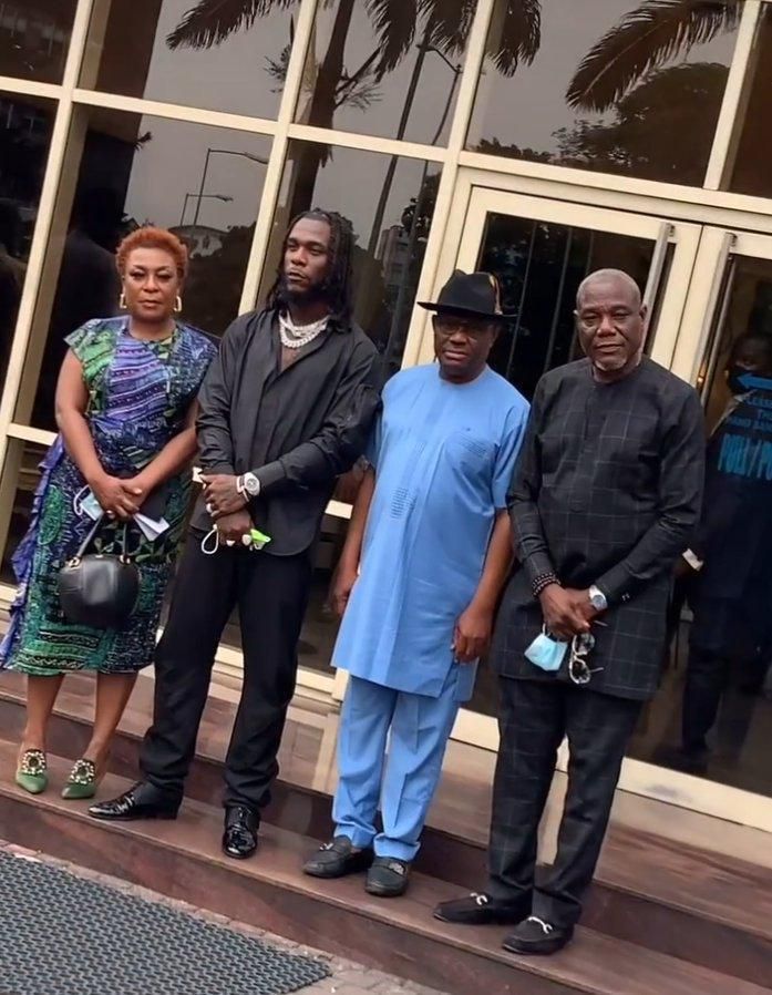 Burna Boy and his mom are received by Rivers Governor Nyesom Wike on Saturday, March 27, 2021 (Punch)