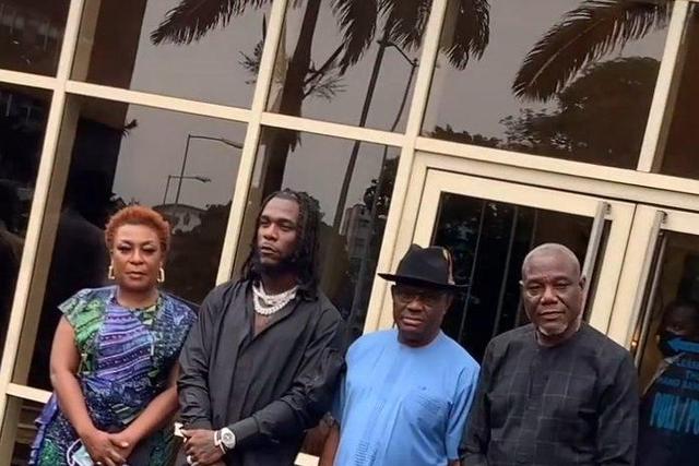 Burna Boy and his mom are received by Rivers Governor Nyesom Wike on Saturday, March 27, 2021 (Punch)