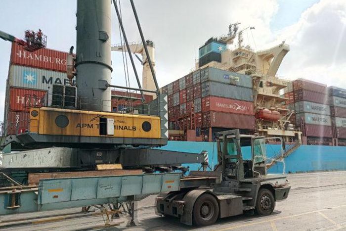 APM terminal ports in Nigeria, Apapa Lagos (NAN)