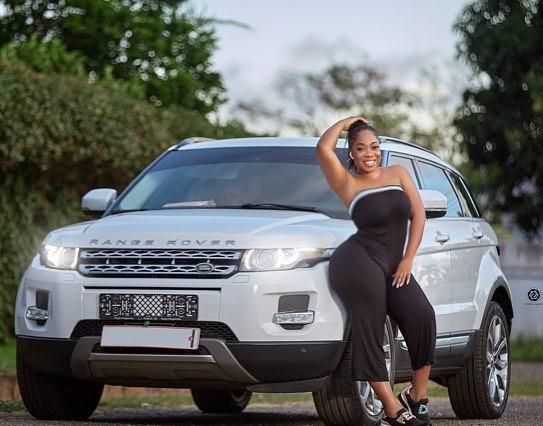 Moesha Buodong buys Ghc 261k Range Rover evoque