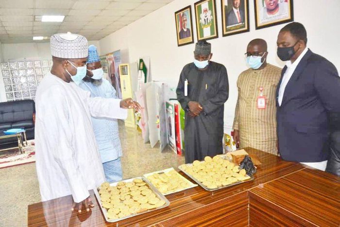 The NDLEA, FCT commander  with the NDLEA chairman, Retired Brig. Gen. Buba Marwa while accessing the drug cookies