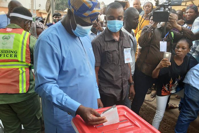 Mr Babatunde Gbadamosi, PDP Candidate for Saturday’s Lagos East Senatorial District bye-election casting his vote on Saturday, December 5, 2020. (WesternPost)