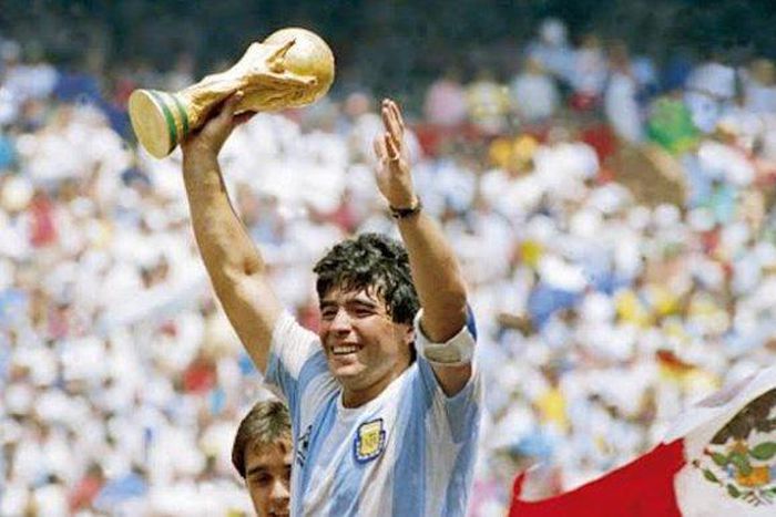 BREAKING: Argentina legend Diego Maradona dies at age 60