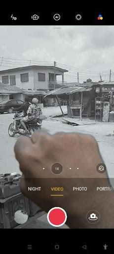 Using the AI colour portrait mode to create an artistic effect while recording a video