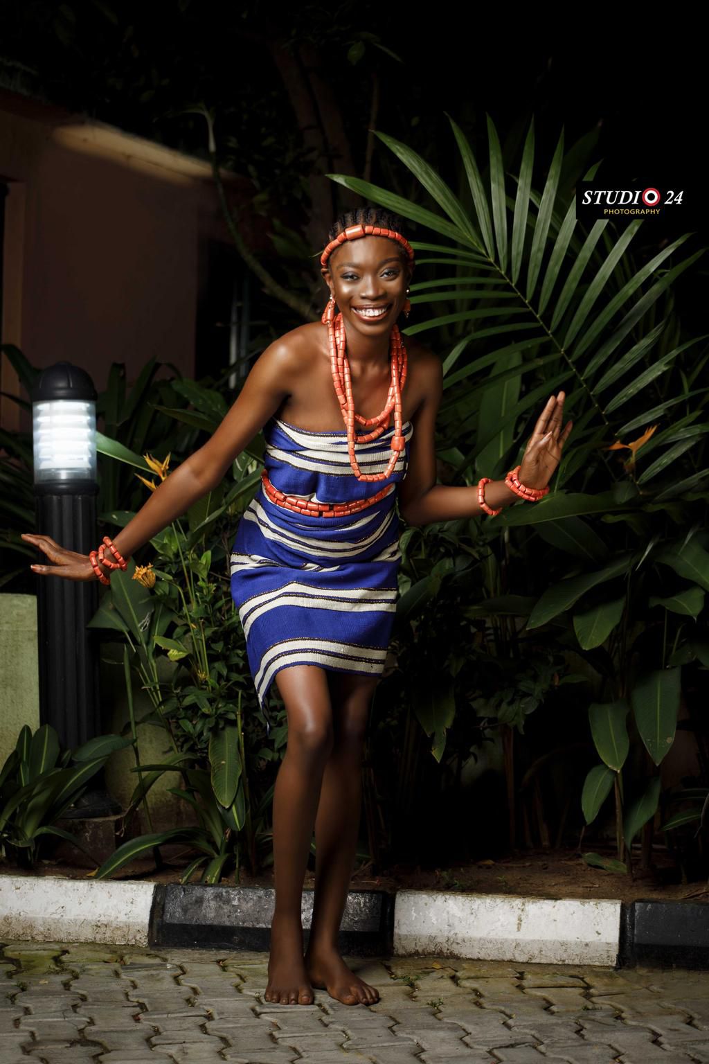 Miss Kwara is beautiful in her traditional attire