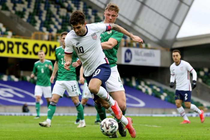 US winger Christian Pulisic (C) vies with Northern Ireland defender Daniel Ballard