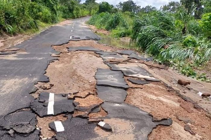 Road in Edo State destroyed by flood [TrackaNG]