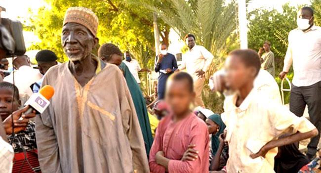 Mr Ado Umaru narrates his ordeal in the custody of bandits while he was at the Katsina Government House on January 7, 2021. [channelstv]