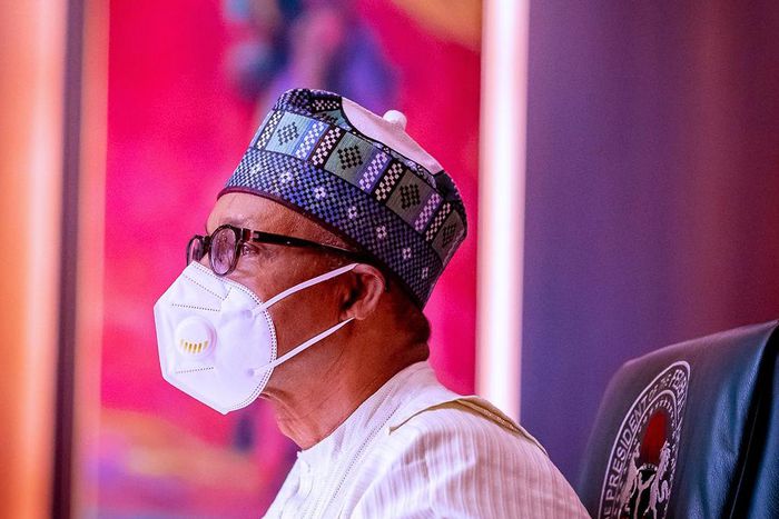 President Muhammadu Buhari swears in members of the Code of Conduct Bureau (CCB) and a member of Police Service Commission (PSC).  [Twitter/@NigeriaGov]