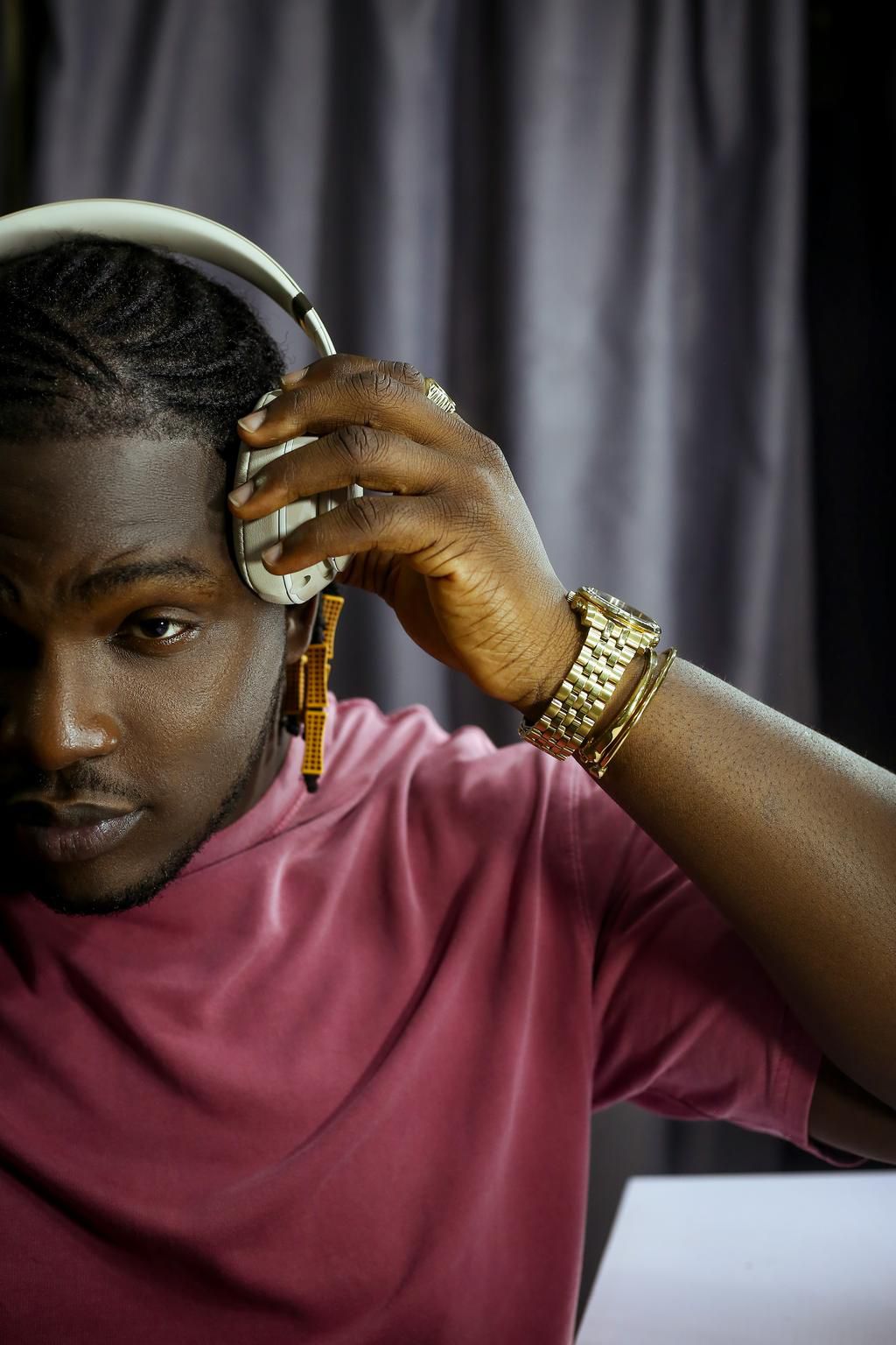 Akuchi reaches for the dancehall on new single 'Whine'