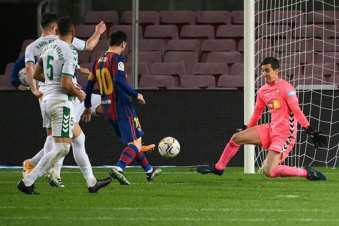Lionel Messi scored twice in Barcelona's 3-0 win over Elche on Wednesday.