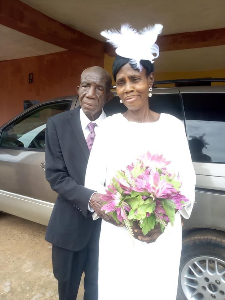 Man celebrates as his 99-year-old father weds 86-year-old mother: "Newest couples in the world"