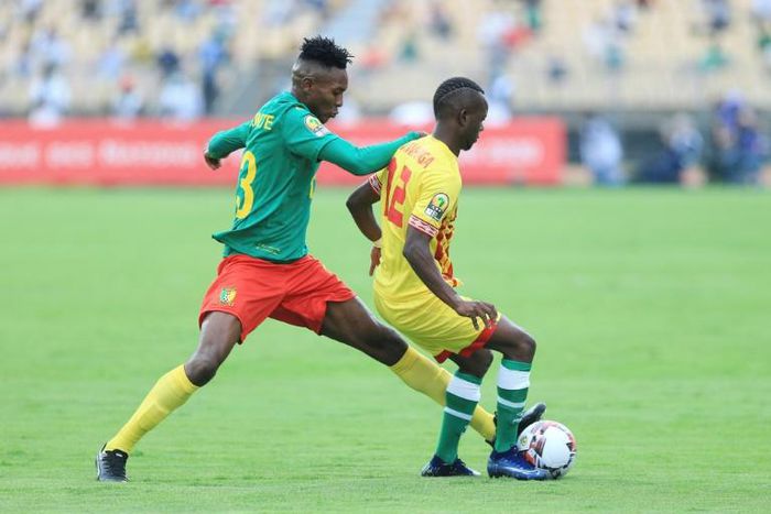 Thierry Tchuente (L) of Cameroon contests possession with Leeroy Mavunga of Zimbabwe during the African Nations Championship opener in Yaounde Saturday.