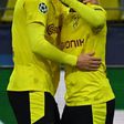 Jadon Sancho (R) celebrates his stunning free-kick with Dortmund teammate Erling Braut Haaland