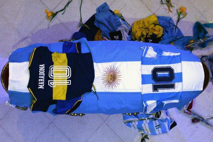 Funeral worker who took selfies with Maradona’s body reports himself to Police