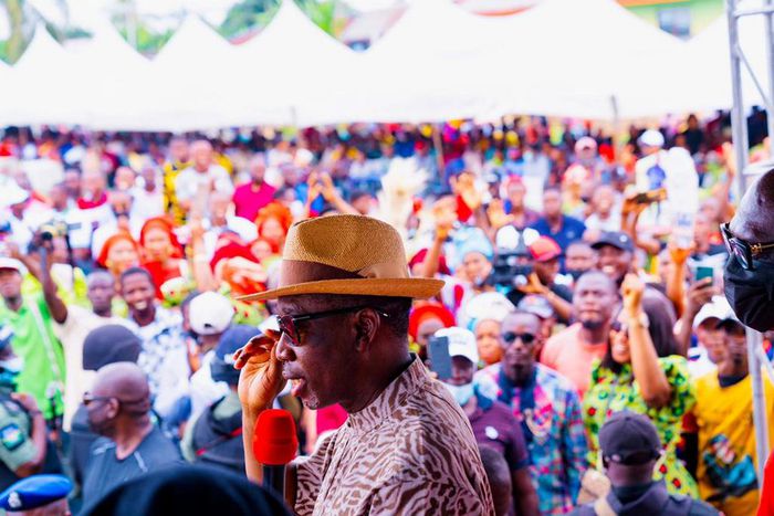 Delta Gov Okowa soliciting for votes in Isoko
