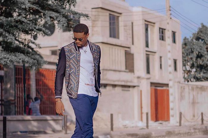 Neo Akpofure exuding casual fashion {instagram/neoakpofure}