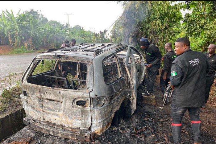 Police in Imo burn vehicles of hoodlums (Imo Police Command)