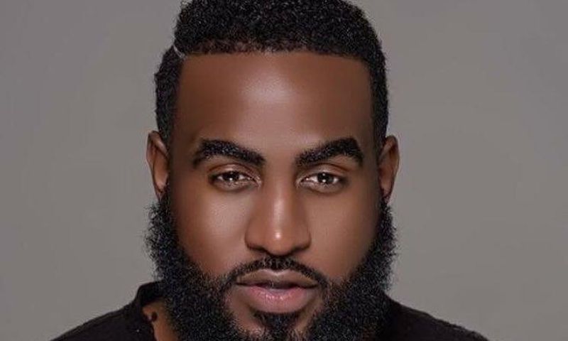It is believed that beards are makeup for men [essence]