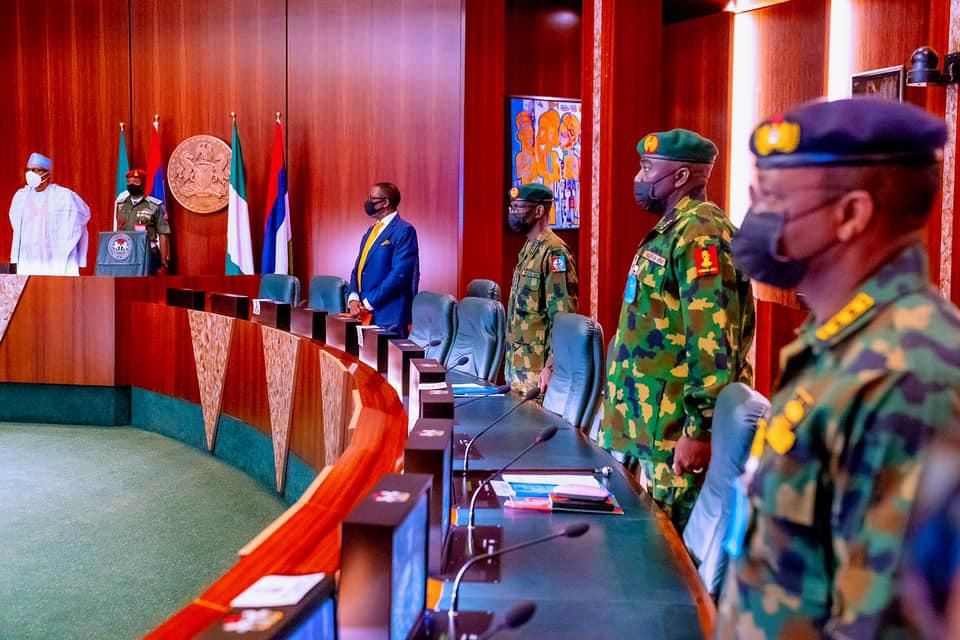 Buhari in a meeting with his security chiefs before his latest trip to London (Femi Adesina)