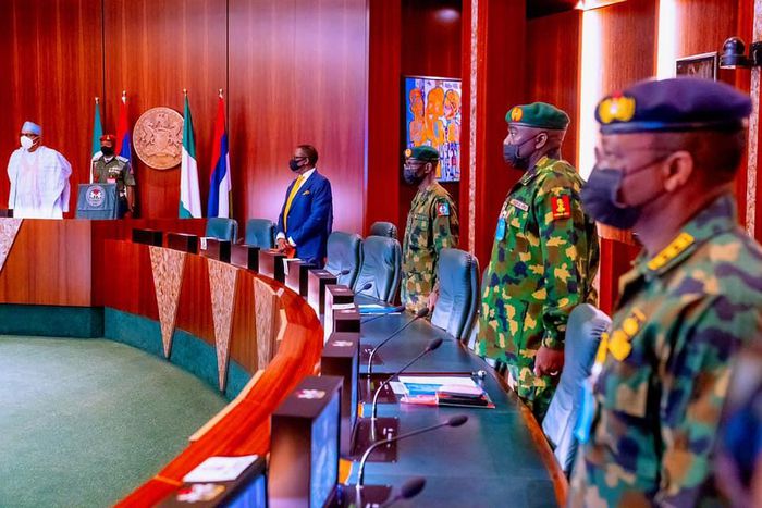 Buhari in a meeting with his security chiefs before his latest trip to London (Femi Adesina)